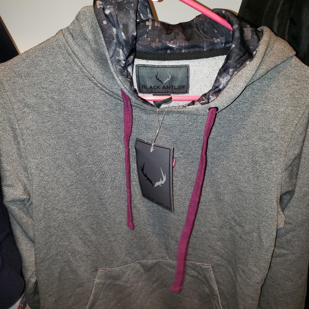 NWT Black Antler Gray pullover